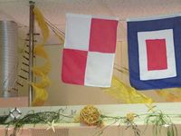 Schiffsflaggen dekorieren den Club